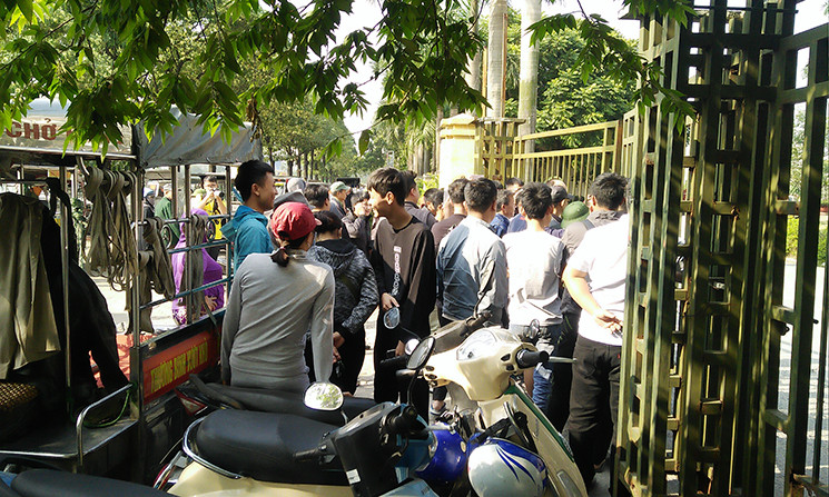 Khong mua duoc ve Viet Nam - Philippines, CDV quay kin VFF doi mua ve