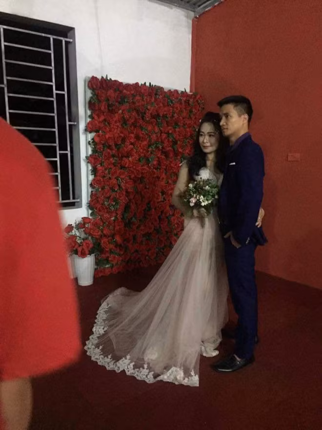 Xon xao thong tin hien tuong mang Le Roi bat ngo lay vo hon tuoi?-Hinh-3