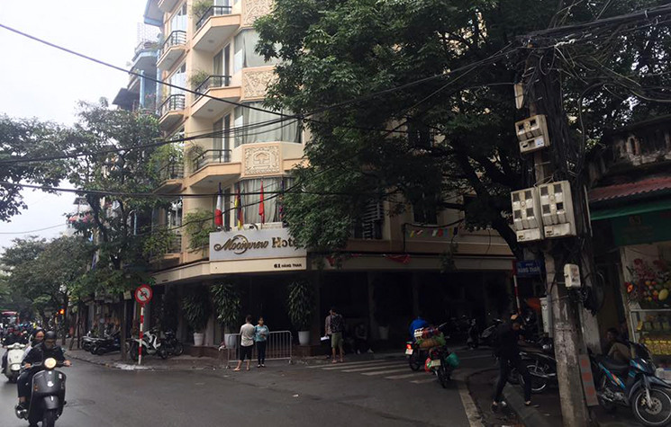 Như Kiến Thức đã đưa tin, vụ cháy khách sạn ở phố cổ xảy ra vào khoảng 6h00 sáng cùng ngày. Một nhân chứng cho hay, đám cháy bùng phát ở tầng 9 là khu vực bếp ăn và nhà hàng của khách sạn Moonview. Thời điểm cháy hàng chục du khách nghỉ tại khách sạn Moonview, phần lớn là người nước ngoài.