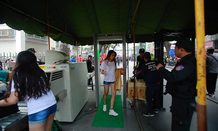 An ninh được kiểm tra nghiêm ngặt.