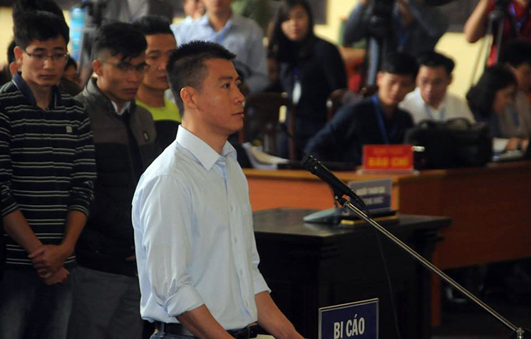 Phan Sào Nam (nguyên Chủ tịch HĐTV Công ty TNHH đầu tư phát triển an ninh công nghệ cao - CNC), người khởi xướng và giữ vai trò chỉ huy nhóm thuộc cấp thực hiện vận hành game bài tổ chức đánh bạc, gây hậu quả đặc biệt nghiêm trọng tại tòa.