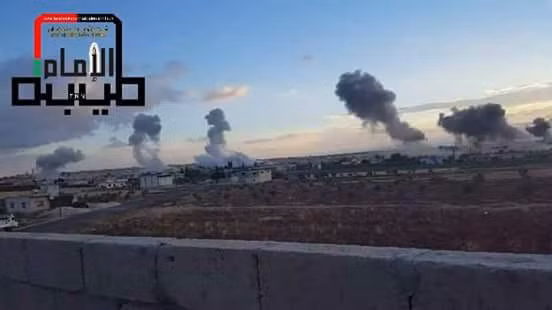 Khói đen bốc lên từ khu vực diễn ra cuộc tấn công tổng lực của quân đội Syria hôm 7/10.