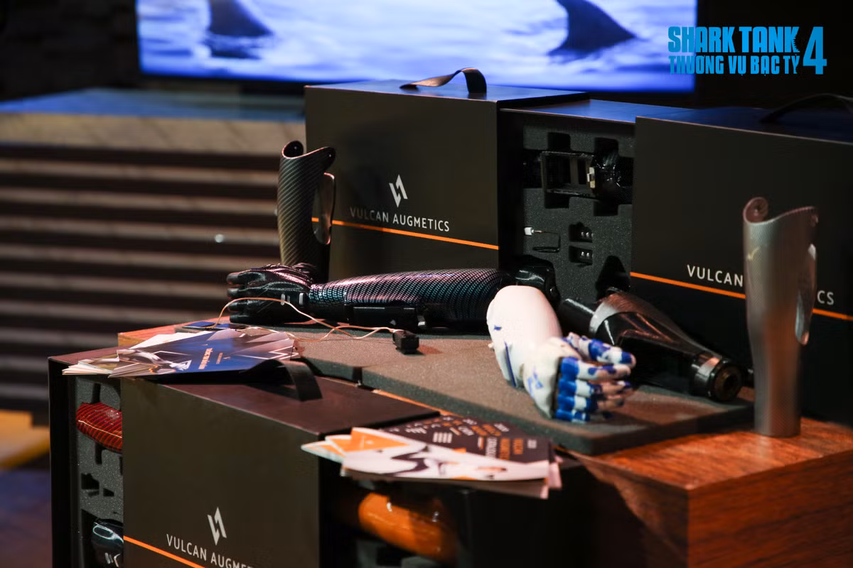 Startup tay robot “made in Vietnam” cho nguoi khuyet tat, Shark Lien “rot” ngay 5 ty