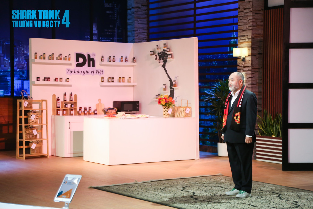 Ong trum muoi tom xay de che doanh thu 100 ty chi 8 nam... ra ve trang tay tai Shark Tank