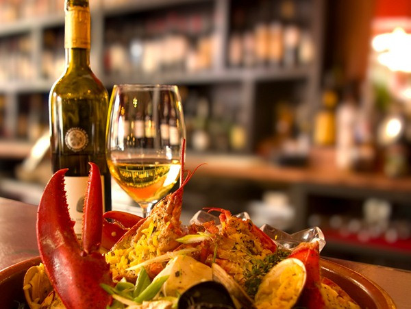 Trên thực tế, việc ăn thường xuyên các loại thực phẩm nhiều purin có thể gây ra bệnh gút. Các thức ăn có hàm lượng calo, hàm lượng fructose cao tương tự như gà rán và coca cũng sẽ trở thành nguyên liệu cơ bản để tổng hợp purin dẫn đến tăng axit uric.