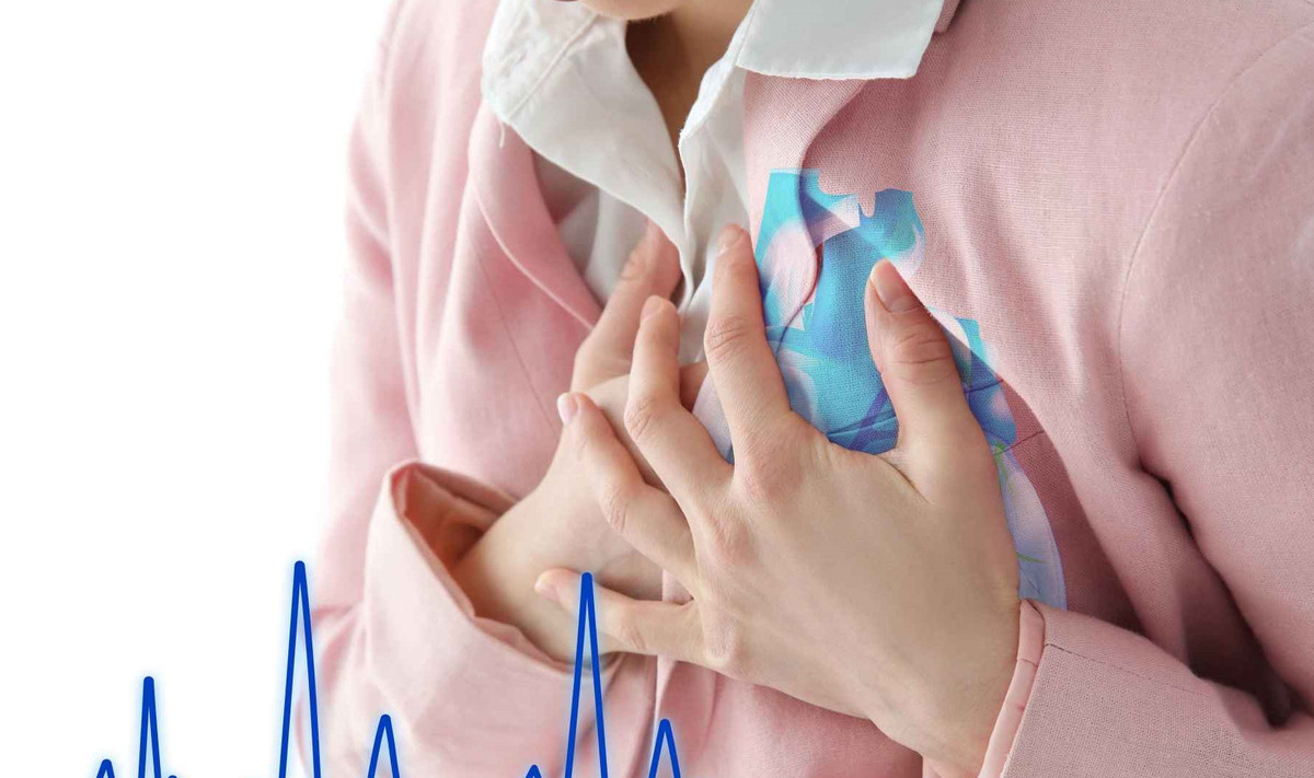 3. Huyết áp giảm nhanh, đột ngột: Khi sắp bị nhồi máu cơ tim, trước tiên lưu lượng máu đến động mạch vành sẽ bị giảm, dẫn đến lượng máu cung cấp cho tim không đủ, làm cho chức năng tim bị suy giảm, chức năng bơm máu không hoạt động tốt tạo ra hiện tượng huyết áp giảm đột ngột và nhanh chóng.