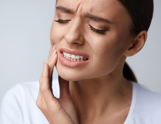 Theo Tiến sĩ Trương, sự xuất hiện của ung thư miệng là một quá trình rất dài, ban đầu có thể không phải là một khối u mà chỉ là một số chứng viêm mãn tính trong khoang miệng, chẳng hạn như bạch sản niêm mạc, ban đỏ, một số vết loét nhỏ dai dẳng do bệnh tình dục.