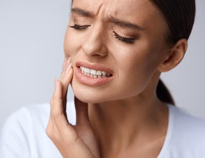 Theo Tiến sĩ Trương, sự xuất hiện của ung thư miệng là một quá trình rất dài, ban đầu có thể không phải là một khối u mà chỉ là một số chứng viêm mãn tính trong khoang miệng, chẳng hạn như bạch sản niêm mạc, ban đỏ, một số vết loét nhỏ dai dẳng do bệnh tình dục.