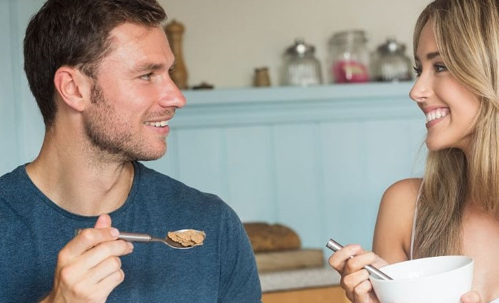 Thực tế, đậu xanh rất tốt, ngoài tác dục thanh nhiệt, đậu xanh còn giúp cơ thể đào thải độc tố, tốt cho hệ tiêu hóa, giảm táo bón, phòng ngừa bệnh trĩ.