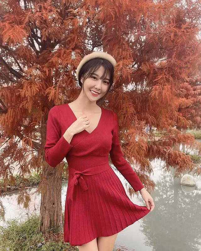 Vũ Tình có gu thời trang khá nữ tính, cô nàng cũng rất biết cách làm thế nào để tôn lên vẻ đẹp ngoại hình của mình.