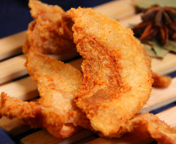 Trong cuộc sống hàng ngày, nhiều người thích dùng mỡ lợn để xào rau, vì món rau xào với mỡ lợn ăn ngon miệng hơn và có mùi thơm khó cưỡng. Thế nhưng cái bất tiện là, khác với dầu thực vật, dầu thực vật có thể mua trong siêu thị về dùng luôn được nhưng mỡ lợn thì phải tự rán.