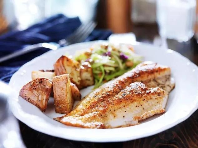 Vậy, nếu muốn ăn cá một cách an toàn, bạn hãy mua cá ở những cơ sở uy tín, rõ ràng nguồn gốc, xuất xứ. Đừng tham rẻ cũng đừng tham độc lạ, độc lạ tốt nhất chỉ để ngắm, để trầm trồ mà thôi.