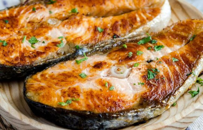 Cá là một trong những món ăn phổ biến nhất trên thế giới. Có vô số cách chế biến cá thành món ngon. Hơn nữa, cá cũng chứa nhiều đạm, dinh dưỡng cực tốt, mùi vị quyến rũ nên được đa số mọi người ưa chuộng.