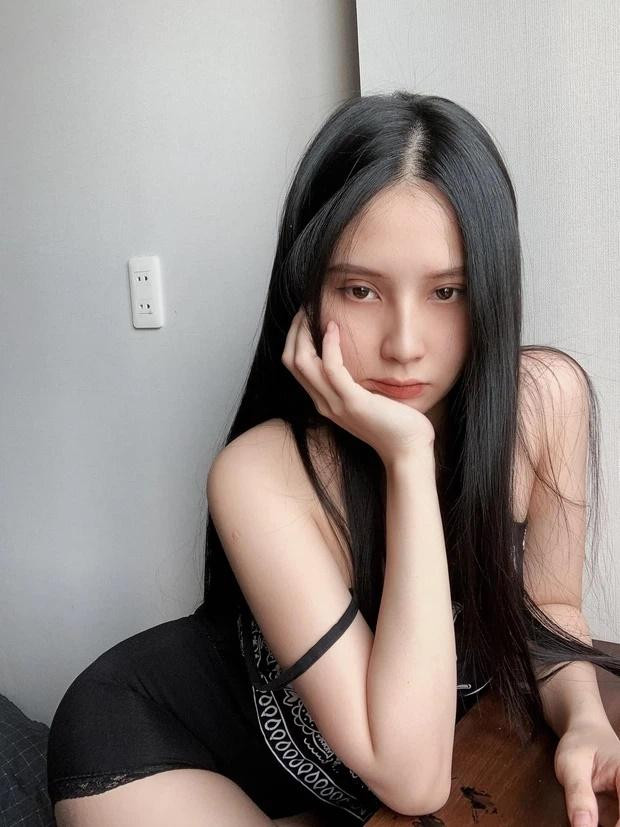 Dù không trang điểm cầu kỳ, Thiên An vẫn rất xinh đẹp, nóng bỏng. Nhiều người cảm thấy ngỡ ngàng khi ở bên cạnh một người đẹp toàn diện như Thiên An mà Jack vẫn có thể tơ tưởng để cô gái khác.