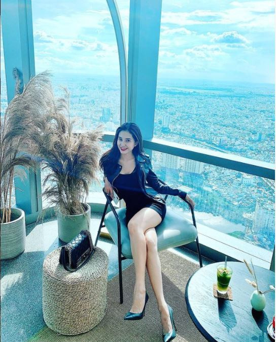 Tuy nhiên, khác với hình ảnh cô gái đậm chất miền tây sông nước giản dị trong MV đóng cặp cùng Jack, ngoài đời Thiên An sở hữu gu thời trang quyến rũ, nóng bỏng và thay đổi liên tục.