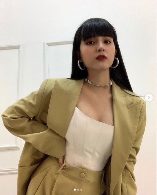 Lúc thì Thiên An xuất hiện trong hình tượng cá tính, thời thượng, khi lại là tiểu thư dịu dàng rồi đến cô nàng gợi cảm, cuốn hút.