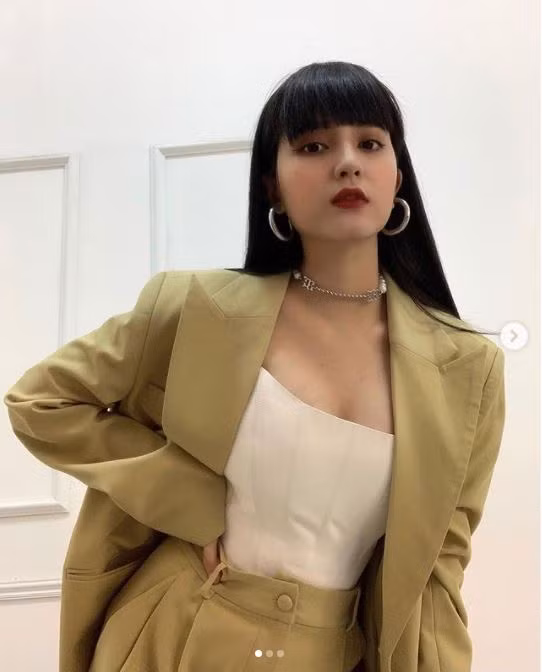 Lúc thì Thiên An xuất hiện trong hình tượng cá tính, thời thượng, khi lại là tiểu thư dịu dàng rồi đến cô nàng gợi cảm, cuốn hút.