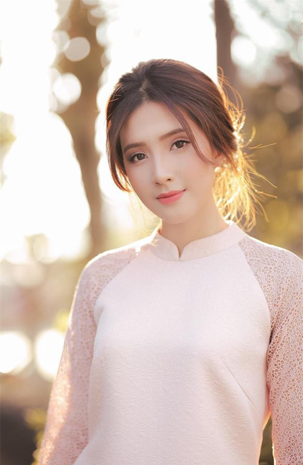 Thiên An cũng được nhận xét là gương mặt cô có nhiều nét tương đồng với Angela Phương Trinh. Nhờ nhan sắc nổi trội, hot girl này từng tham gia và đoạt giải nhiều cuộc thi sắc đẹp như giải Á khôi 2 Hutech, Top 10 Miss Teen 2017, Top 50 The Face 2017.