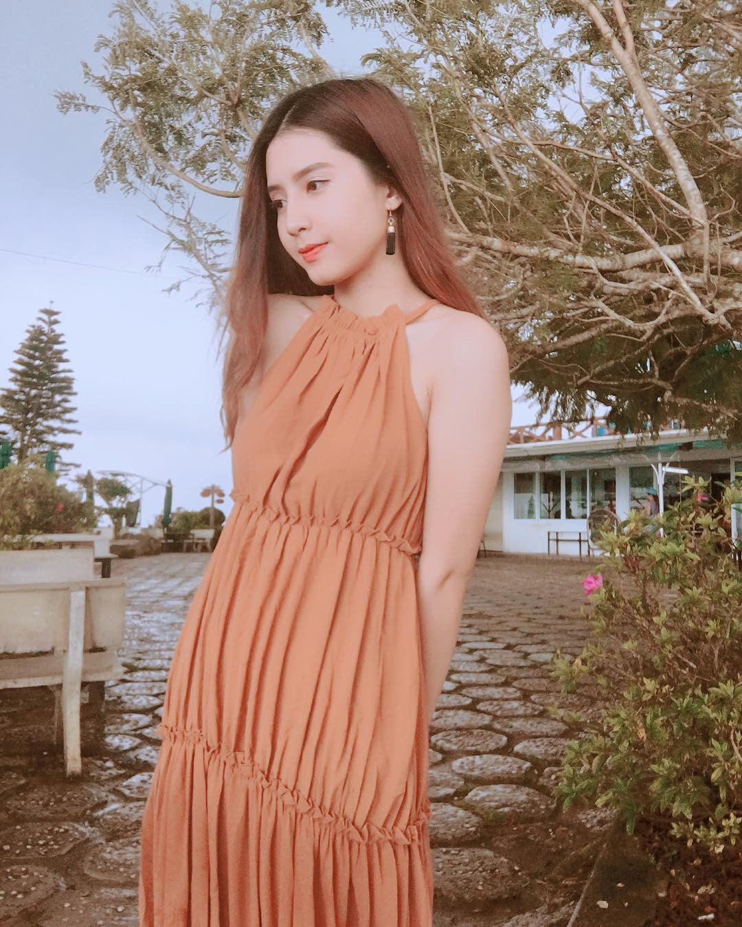 Quả thật, cô nàng sở hữu visual chẳng kém gì các nữ thần tượng. Thêm nữa phong cách thời trang cũng rất được lòng các fan hâm mộ trẻ tuổi.