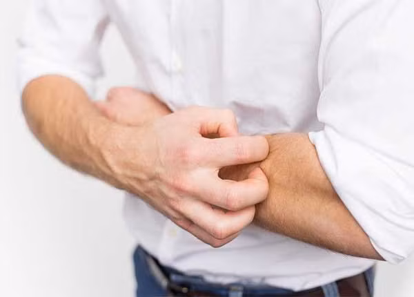 Vì vậy khi thấy cơ thể đang bình thường mà thường xuyên đau bụng trên thì hết sức lưu ý, đây có thể là dấu hiệu ung thư gan. Tốt nhất nên đi khám tổng thể và làm tầm soát ung thư gan.