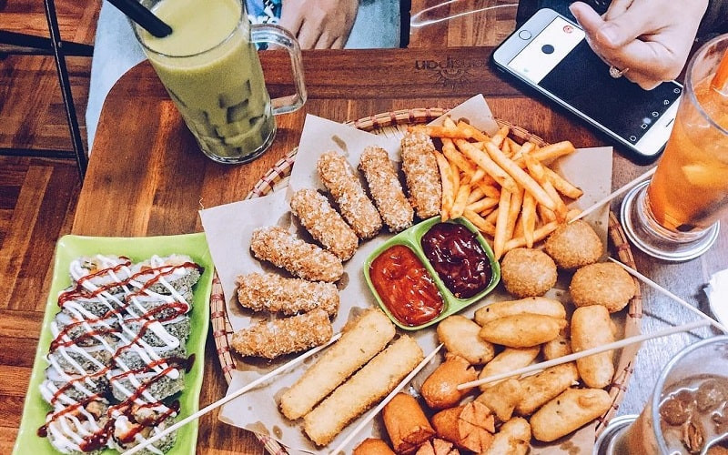 Việc tuyến tụy không thể tiết insulin một cách bình thường dẫn đến sự gia tăng mãn tính lượng đường trong máu, do đó làm tăng nguy cơ mắc bệnh tiểu đường. Muốn khỏe mạnh và tránh xa bệnh tiểu đường, bạn cần phải điều chỉnh lại lối sống nếu như có những yếu tố trên.