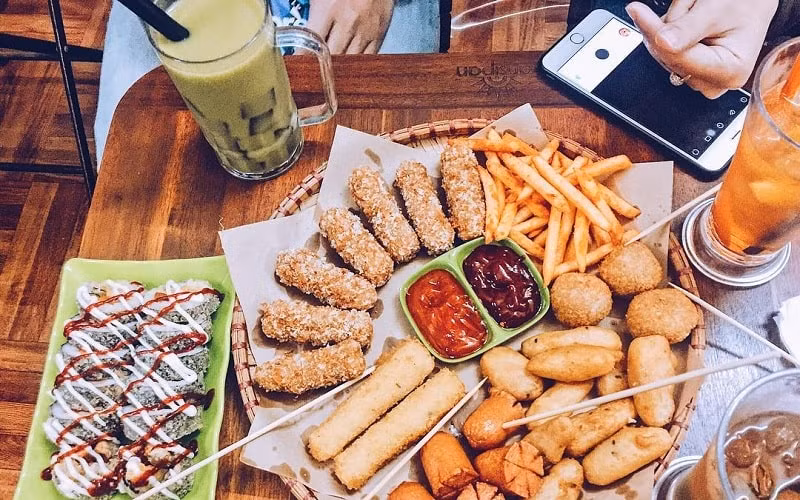 Việc tuyến tụy không thể tiết insulin một cách bình thường dẫn đến sự gia tăng mãn tính lượng đường trong máu, do đó làm tăng nguy cơ mắc bệnh tiểu đường. Muốn khỏe mạnh và tránh xa bệnh tiểu đường, bạn cần phải điều chỉnh lại lối sống nếu như có những yếu tố trên.