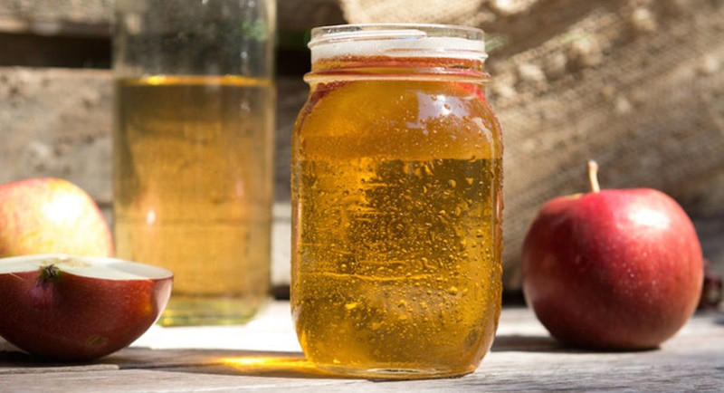 Theo vị chuyên gia này, anh đã thử nghiệm phương pháp dưỡng da bằng bia ngay trên mặt mình. Quả thật sau khi thoa bia lên mặt, anh cảm thấy da có vẻ săn chắc hơn, thế nhưng đó chỉ là ảo giác tạm thời.