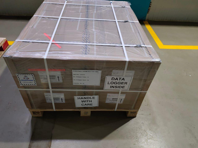 Theo nhãn mác, đây là lô thuốc do Cipla sản xuất. Vài ngày trước, Tập đoàn Vingroup đã công bố thông tin ký kết thành công đơn hàng 500.000 lọ Remdesivir do Công ty dược phẩm Cipla, Ấn Độ sản xuất, dưới sự cho phép Gilead Sciences, Mỹ.