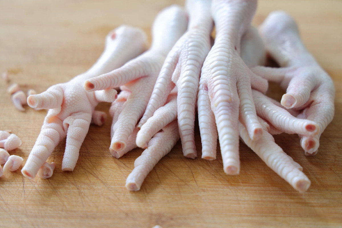 Bạn bắt buộc phải làm công đoạn này nếu muốn rút xương dễ dàng.