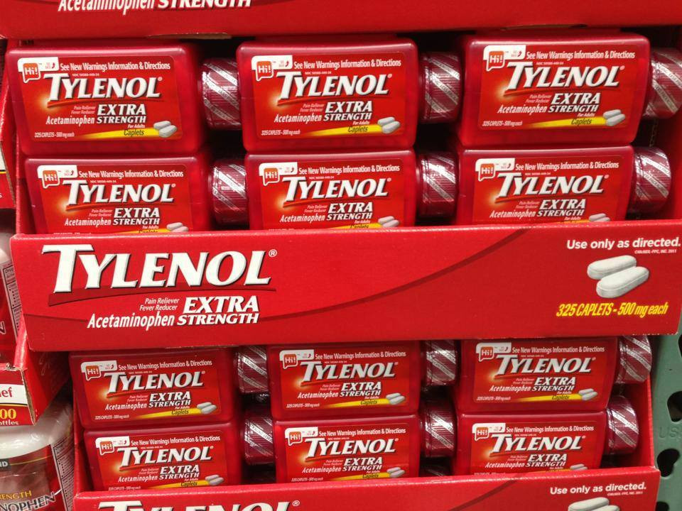 Hiện nay, phương pháp điều trị COVID-19 thường được áp dụng theo triệu chứng. Vậy nên khi sốt, các thuốc hạ sốt thường được dùng. Những bệnh nhân dương tính nCoV, có triệu chứng nhẹ chỉ cần nghỉ ngơi đầy đủ, bổ sung nhiều nước, dùng thuốc hạ sốt, giảm đau là bệnh dần khỏi. Điều này khiến nhiều người lầm tưởng các thuốc chứa Acetaminophen có thể dùng để điều trị COVID-19.