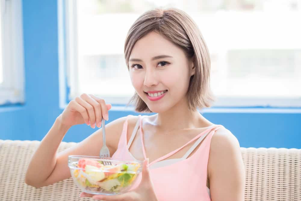 Tiếng kêu của dạ dày được y học gọi là tiếng ruột, người khỏe mạnh cũng phát ra tiếng ruột, 4-5 lần mỗi phút, nhưng nhìn chung, âm thanh này tương đối nhỏ và người khác không thể nghe thấy. Khi mọi người nghe thấy âm thanh này, thường chứng tỏ họ đang đói.