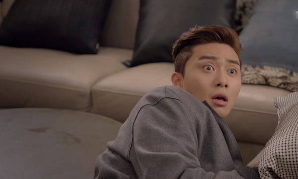 Trong trạng thái bị "bóng đè", não bộ dễ dàng sinh ra ảo giác thính giác và thị giác, trong đó ảo giác thính giác thường gặp hơn ảo giác thị giác. Đáng nói, có những người mắt nhắm nghiền nhưng vẫn nhìn thấy những chuyển động lạ. Đó chính là minh chứng rõ ràng của ảo giác.