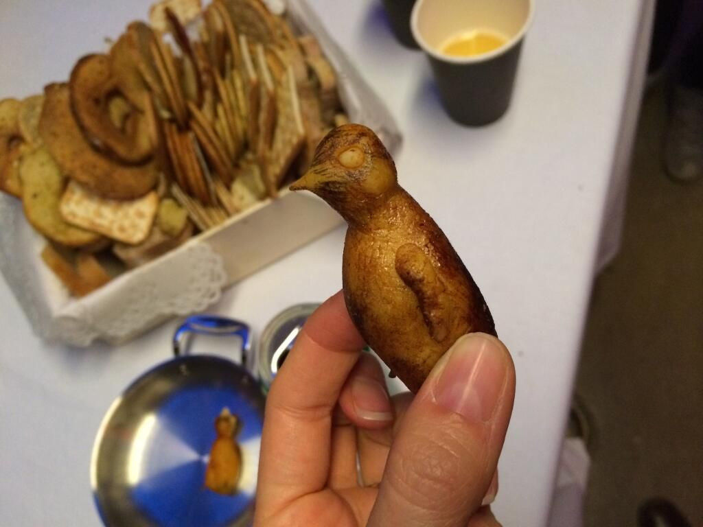 Sau khi đạt đủ trọng lượng cần thiết và độ béo hoàn hảo, đầu bếp sẽ thả chim họa mi trong rượu Armagnac để chúng chết từ từ. Quá trình này là để thịt chim ngấm dần vị ngọt của rượu và lớp da chuyển sang màu vàng ô liu.