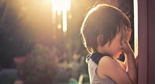 Hiện nay, chứng tự kỷ không thể chữa khỏi hoàn toàn. Song, các nhà nghiên cứu đã chỉ ra rằng liệu pháp can thiệp sớm có thể cải thiện sự phát triển của trẻ.