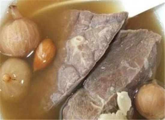 Thêm nữa, phổi lợn thuộc hệ hô hấp, khí quản trong phổi được bao phủ dày đặc với cấu trúc phức tạp. Vì vậy, rất cồng kềnh để lau chùi, và không dễ dàng để làm sạch.