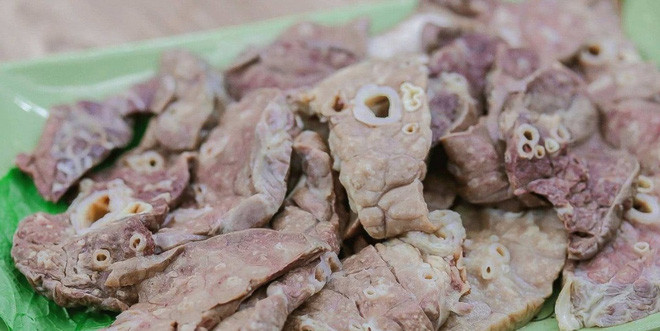 Vậy, những người nào tuyệt đối phải tránh không ăn phổi lợn? Những người cao huyết áp, trẻ em, người bị táo bón, bệnh trĩ không nên ăn phổi lợn.