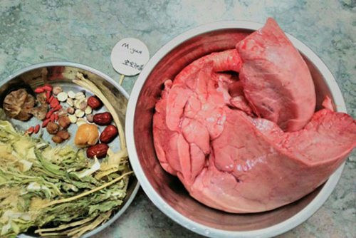 Ngoài những tác hại không mong muốn, phổi lợn cũng là phần có mùi nặng nhất trong cơ thể con lợn, trong quá trình nấu nếu không xử lý kỹ thì rất khó nuốt.