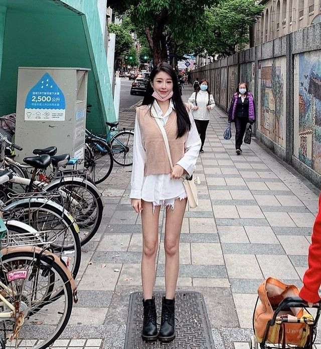 Hiện tại, ngoài việc làm người mẫu, Tạ Hựu Tâm đã chuyển hướng làm streamer. Cô nàng thường xuyên giao lưu với người hâm mộ hơn và liên tục chia sẻ những bức ảnh nóng bỏng của mình trên các nền tảng mạng xã hội.