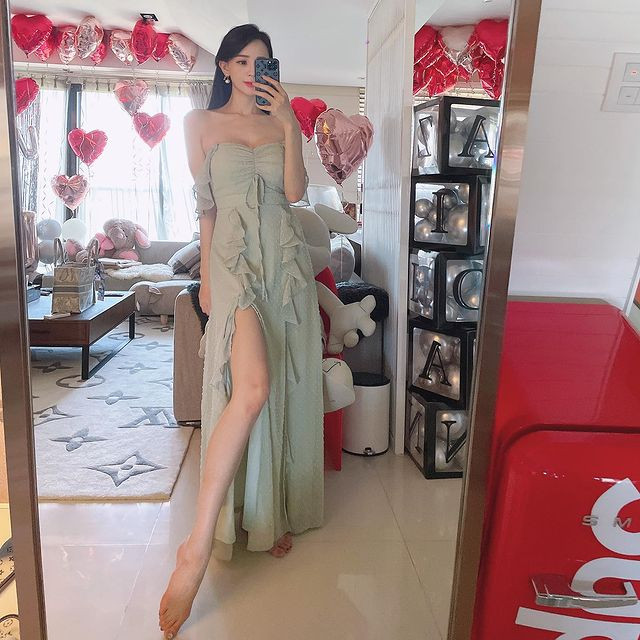 Nổi lên từ một hot girl, Tử Hàm lấn sân sang lĩnh vực diễn xuất với ước mơ trở thành nữ minh tinh trong làng giải trí.