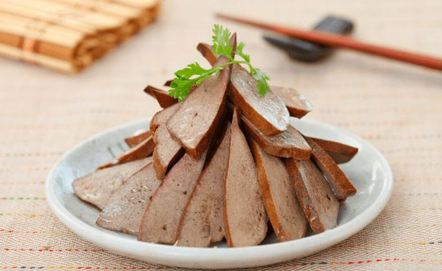 Thứ hai, nội tạng động vật. Đây được cho là món ăn mà nhiều người thích ăn. Các bộ phận như lòng, tim, gan đều có thể được chế thành các món ăn thơm ngon, đưa cơm.