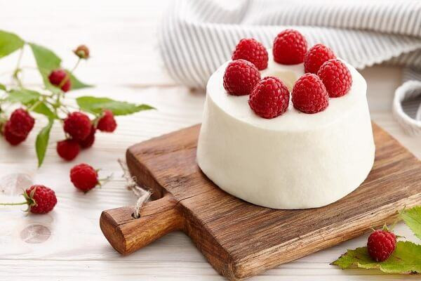 Thứ nhất, món tráng miệng bằng đồ ngọt. Món tráng miệng thường được trang trí bắt mắt, là trái cây hoặc đồ ngọt, ăn vào khiến người ăn cảm thấy vui vẻ, được phụ nữ và trẻ em đặc biệt yêu thích.