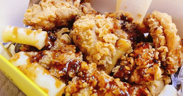 Bên cạnh đó, nhà ông Trương còn thích ăn ngọt và các món ăn có nguyên liệu là nội tạng động vật. Chính cách ăn uống này đã khiến gia đình ông Trương có 5 người thì tới 3 người mắc bệnh máu nhiễm mỡ.