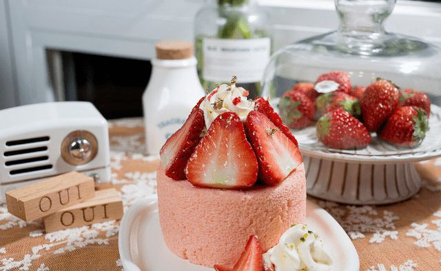 Ai cũng biết đồ chiên rán chứa nhiều dầu mỡ, có hàm lượng calo rất cao, ăn thường xuyên sẽ khiến lượng mỡ thừa trong cơ thể tích tụ nhiều sẽ gây béo phì và tăng lipid máu. Ngoài đồ chiên rán ra, mọi người cũng hạn chế ăn hai loại thực phẩm sau đây để tránh khỏi bệnh máu nhiễm mỡ.