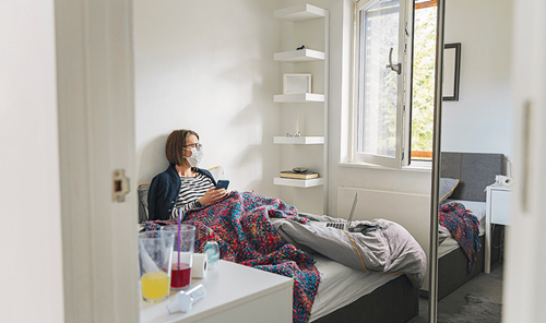 Khi ánh nắng mặt trời tràn vào nhà bạn, không khí sẽ ấm nóng lên một cách tự nhiên, tạo ra một môi trường có nhiệt độ cao không thích hợp cho sự sinh trưởng của các chủng virus gây bệnh đường hô hấp.