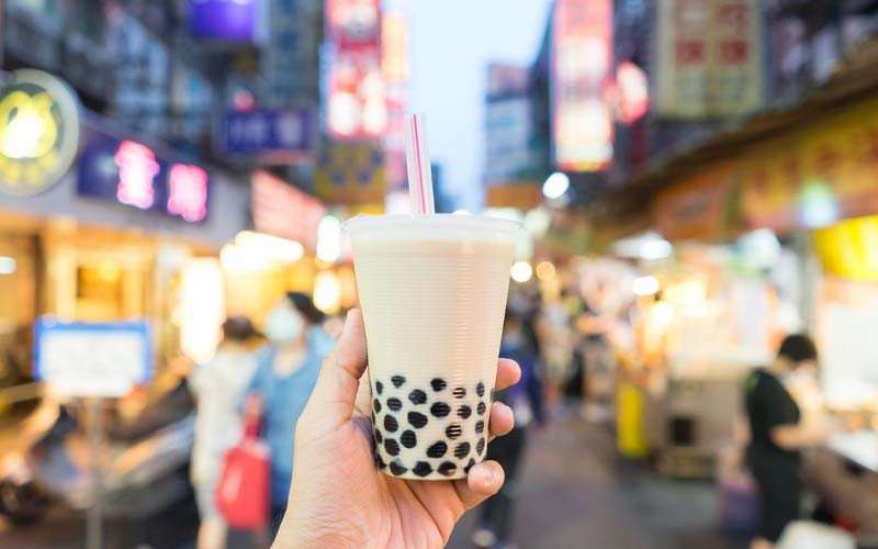 1 . Trà sữa: Đây là một trong những thức uống được người Việt vô cùng yêu thích, thậm chí có người ngày nào cũng phải uống một ly trà sữa, không uống thì sẽ thấy khó chịu, bức bối, giống như nghiện.