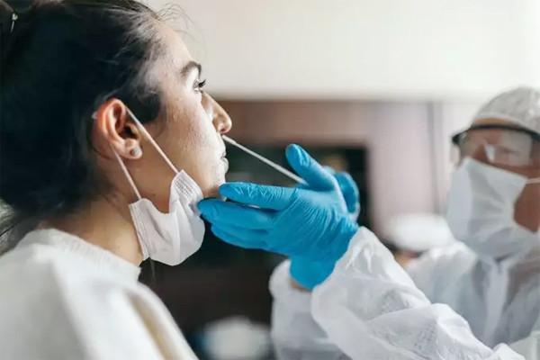 Ngoài Lambda, trong danh sách các "biến thể cần quan tâm" còn có Eta, Iota và Kappa. Các biến thể này đều được cho có khả năng lây lan hoặc kháng vắc xin cao hơn các biến thể thông thường.