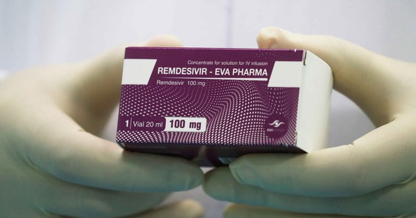  Ai được dùng Remdesivir? Tại các quốc gia, chỉ những bệnh nhân COVID-19 phải nhập viện mới được điều trị bằng Remdesivir dù họ ở thể nhẹ, trung bình hay diễn tiến nặng. Đặc biệt, thuốc được chỉ định để điều trị bệnhCOVID-19 ở người lớn và trẻ em từ 12 tuổi trở lên, nặng ít nhất 40 kg.