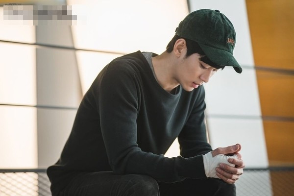 Đàn ông muốn có cảm giác được nửa kia tin tưởng và cần đến mình, điều này sẽ mang lại cho các chàng trai cảm giác vượt trội. Họ sẵn sàng trở thành người hùng của bạn gái/vợ.