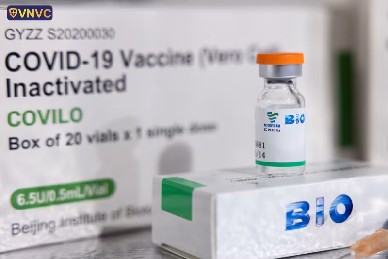 Đây cũng là vắc xin đầu tiên sử dụng công nghệ bất hoạt được đưa vào danh sách sử dụng khẩn cấp của WHO. Vắc xin được nghiên cứu và sản xuất bởi Viện Nghiên cứu Sinh phẩm Bắc Kinh thuộc Tập đoàn Dược phẩm Trung Quốc - Sinopharm.