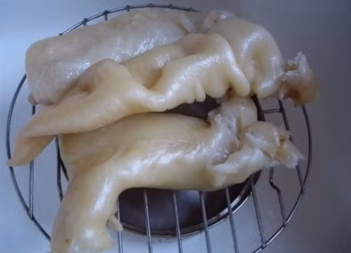 Dùng cho các trường hợp di tinh, hoạt tinh, thổ huyết, khái huyết, uốn ván kinh giật, băng huyết, trĩ lậu, đại tiện xuất huyết.